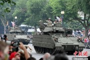 八字测名美国纪念陆军成立250周年阅兵仪式在华盛顿举行