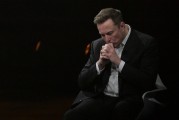 八字测名特斯拉股价收涨超3%：特朗普无意沟通，马斯克父亲劝儿子低头