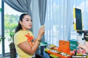八字测名泰国主播品三亚榴莲：“尝到了家乡味”